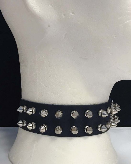 Choker Halsband Läder 2 Rader Spetsiga Skruv Nitar