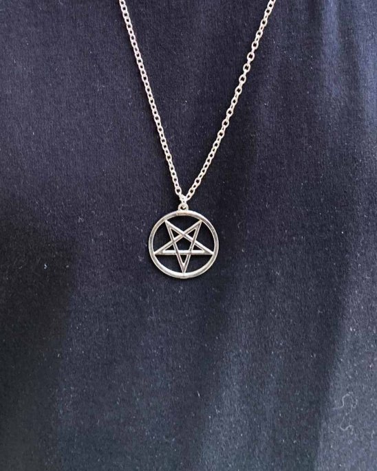halsband-pentagram-med-kedja