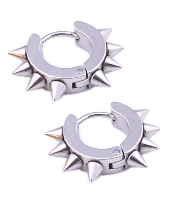 örhängen-silver-med-nitar